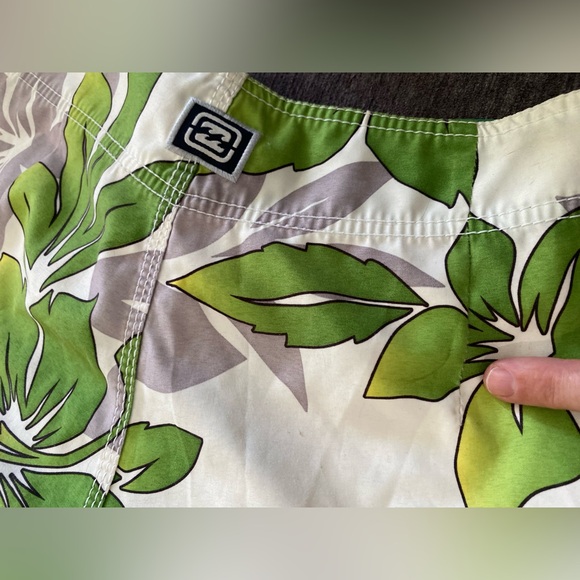 Floral Billabong Boardshorts - White & Green - Size 33 Medium Men’s Swimsuit - Picture 5 of 15